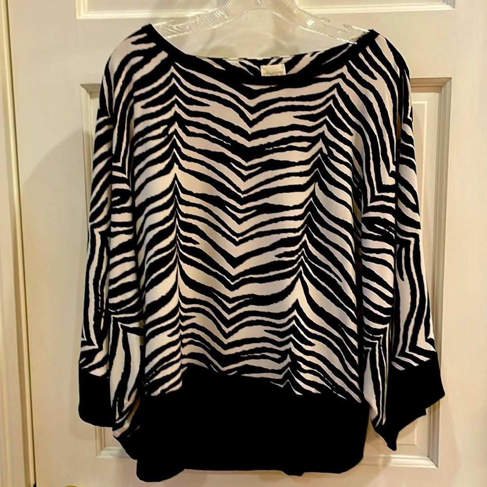 Chico’s Size 2 (12/14)  BlW  Zebra Print Top with Raglan/ Kimono 3/4 Sleeves.